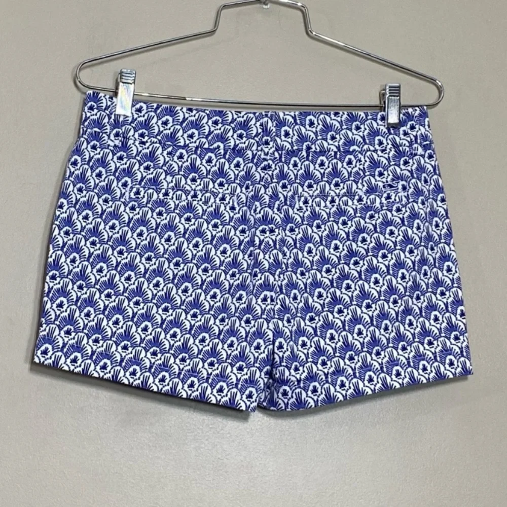 VINEYARD VINES || Blue and White Print Shorts size 6